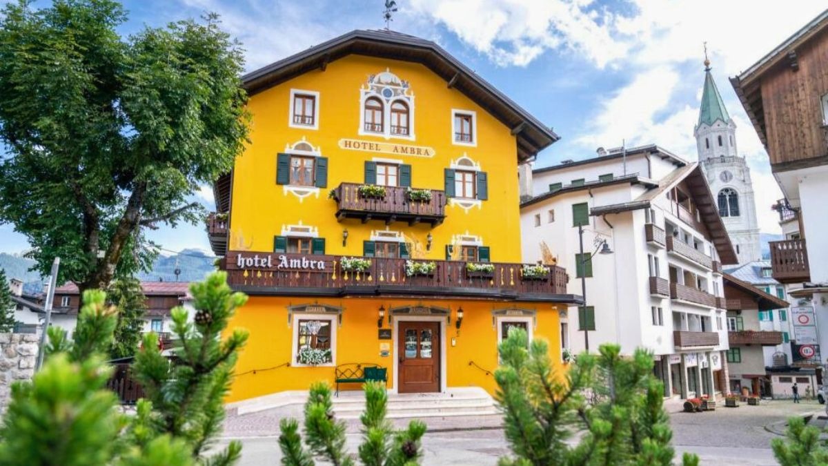 Ambra Cortina Luxury & Fashion Hotel