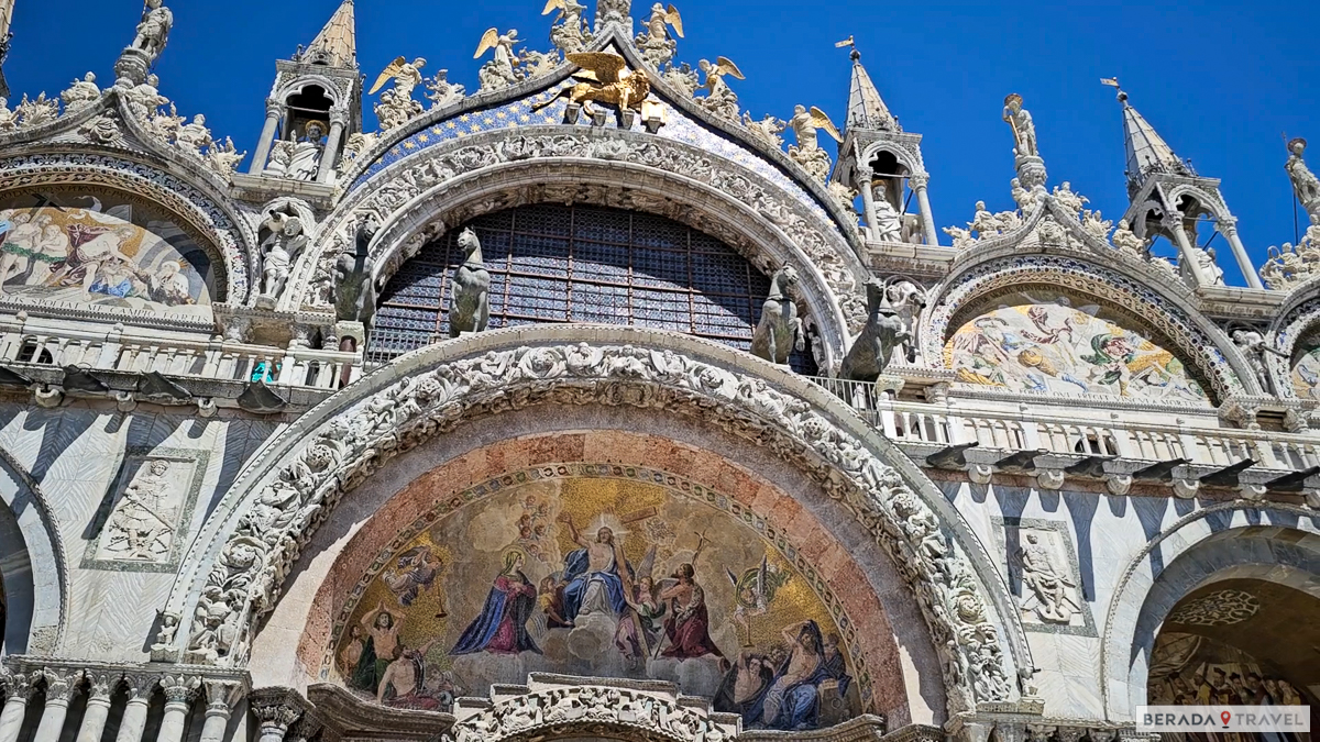 Le arcate dorate della Basilica di San Marco