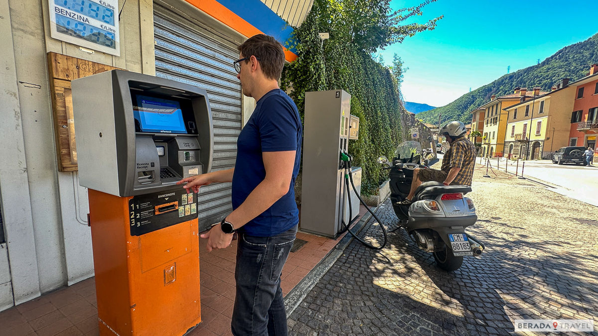 Pagamento alla macchina con carta