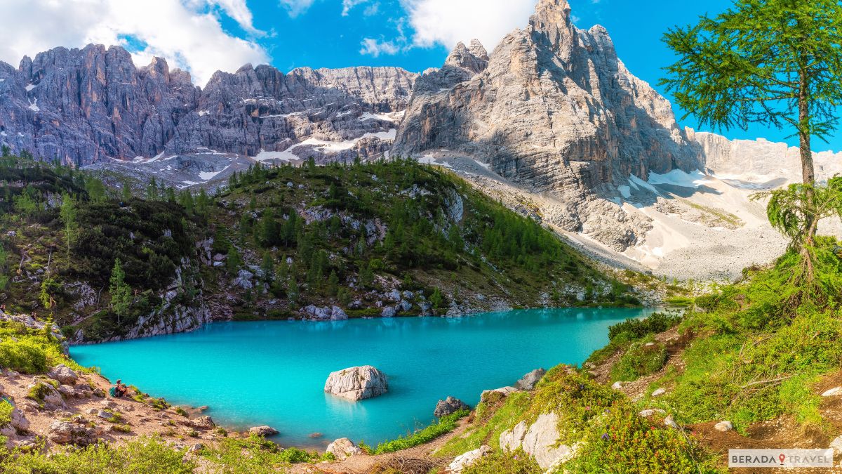 Lago di Sorapis: trekking di media difficoltà verso acque turchesi